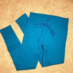 Vibrant Blue Seamless Workout Leggings